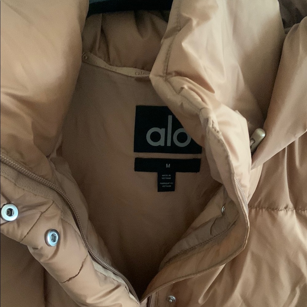 ALO Yoga Quilted Puffer Vest in Camel Tan - Picture 4 of 10